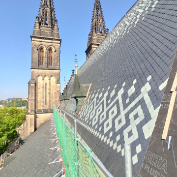 Průběh opravy krovu a střešního pláště Baziliky sv. Petra a Pavla