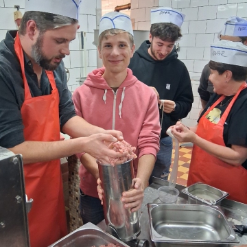 Firemní teambuilding v řeznickém duchu