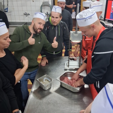 Firemní teambuilding v řeznickém duchu