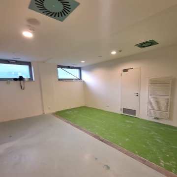 Pomáháme stavařinou - šatna pro hráčeTatranu Střešovice