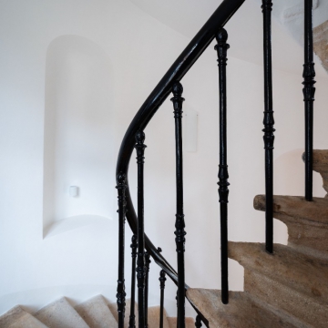 Dům s malometrážními byty Černá 10 v cíli