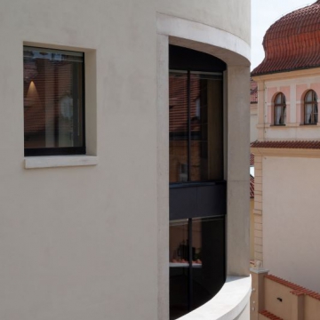 Bytový dům s galerií - Malá Strana