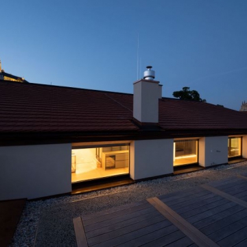 Bytový dům s galerií - Malá Strana