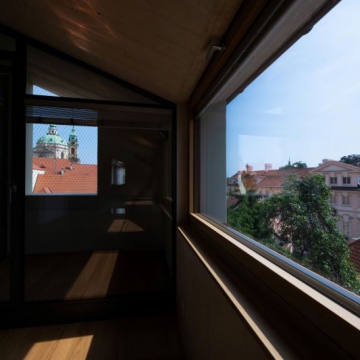 Bytový dům s galerií - Malá Strana