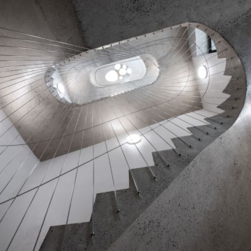 Bytový dům s galerií - Malá Strana