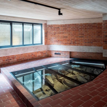 Bytový dům s galerií - Malá Strana