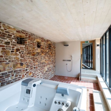 Bytový dům s galerií - Malá Strana