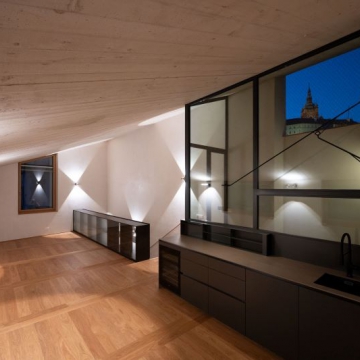 Bytový dům s galerií - Malá Strana