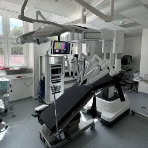 Operační sály Urologické kliniky FNKV dokončeny