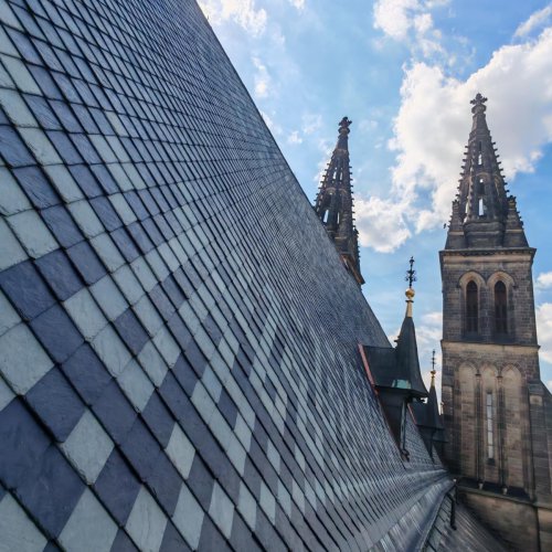 Nová střešní krytina hlavní lodi baziliky sv. Petra a Pavla